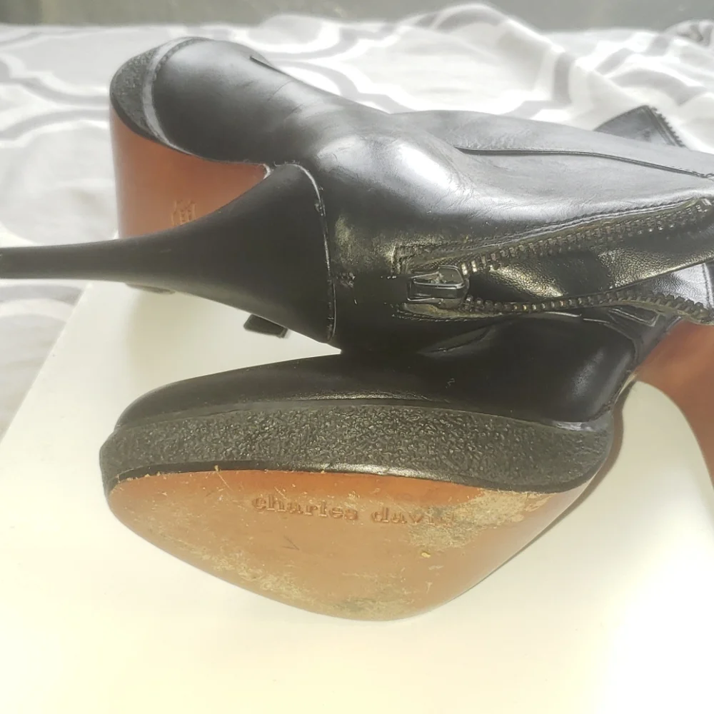 Charles David Black Moto Style Booties with buckles Size 8 - Picture 5 of 9